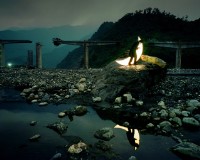 在斷橋下的圖片